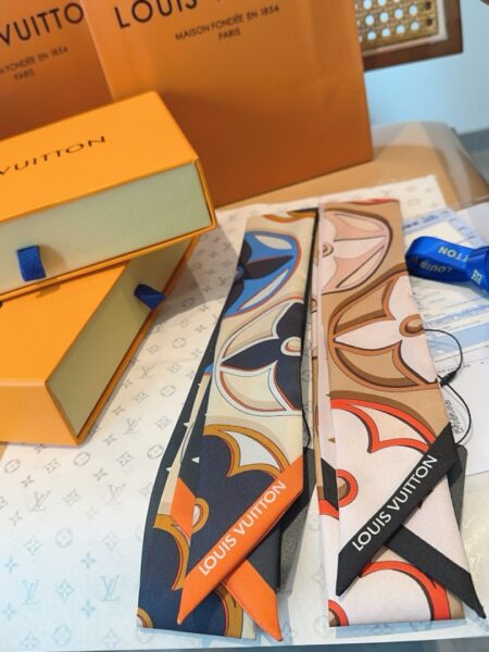 [루이비통] 클래식 블랙&화이트 18맘보 실크 트윌리 (2 COLOR)