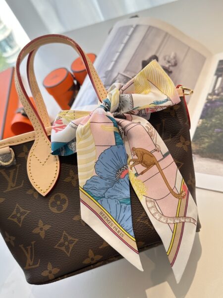 [에르메스] 최신상 Precious Paradise 더블페이스 실크 트윌리 (6 COLOR)