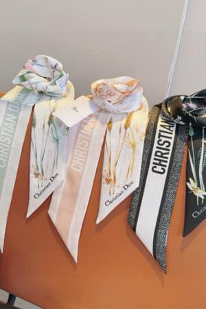 [디올] 26S 시즌 신상 '꽃밭의 잠자리' 더블페이스 실크 트윌리 (3 COLOR)