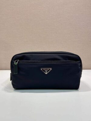 [프라다] 리나일론 앤 사피아노 래더 트래블 파우치 2NA030