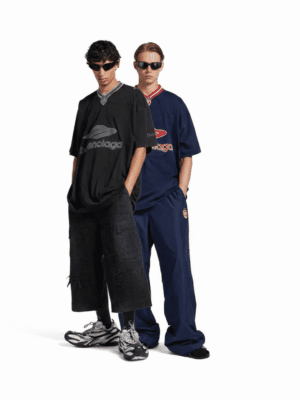 [발렌시아가] 3B 풋볼 브이넥 오버사이즈 티셔츠