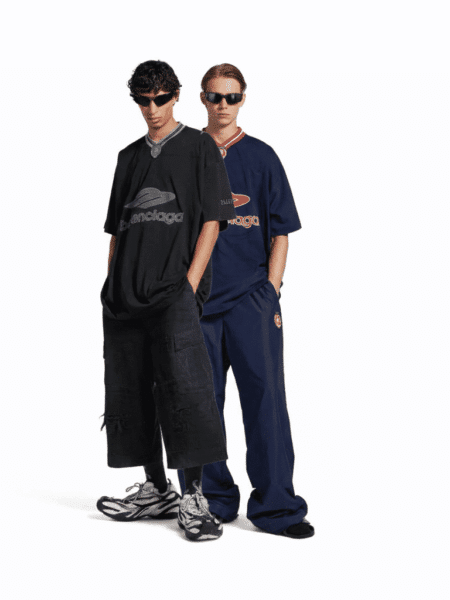 [발렌시아가] 3B 풋볼 브이넥 오버사이즈 티셔츠