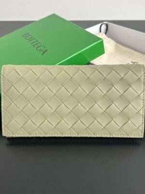 [보테가베네타] 인트레치아토 장지갑 크림