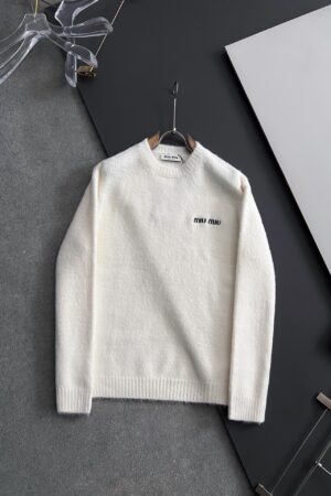 [미우미우] 헤비 울 크로셰 자수 로고 니트