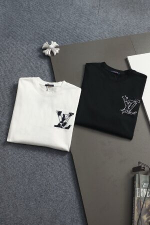 [루이비통]  LV 로고 반팔 티셔츠(2 COLORS)