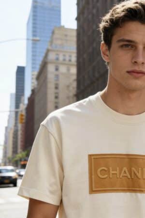 [샤넬] 직사각형 엠보싱 로고 티셔츠