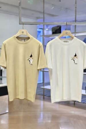 [디올] 피킹 캣 자수 티셔츠 (2 COLORS)