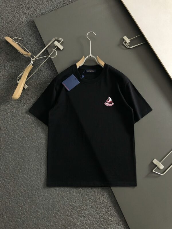 [루이비통] 보트 자수 디테일 코튼 반팔 티셔츠