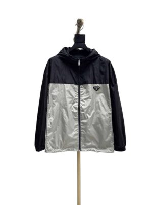 [프라다] 트라이앵글 로고 레-나일론 재킷