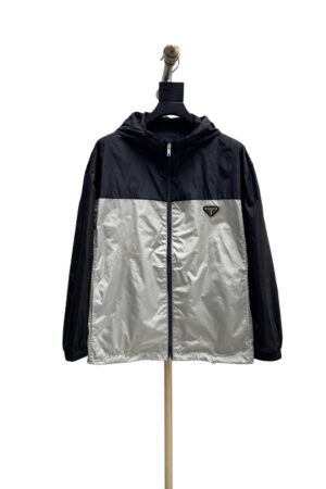 [프라다] 트라이앵글 로고 레-나일론 재킷