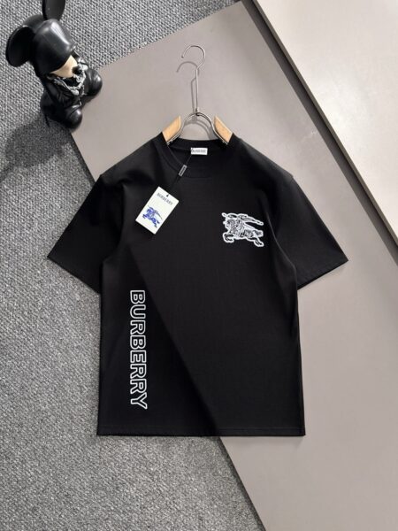 [버버리] 로고 프린트 코튼 티셔츠 (2 COLORS)