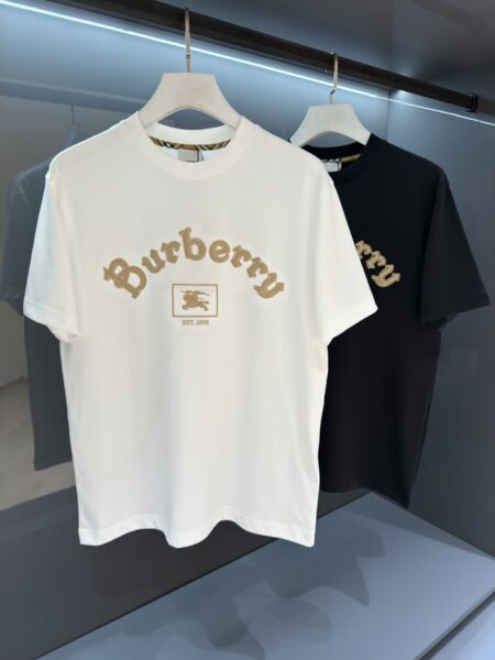 [버버리] 나이트 스탬프 코튼 티셔츠 (2 COLORS)