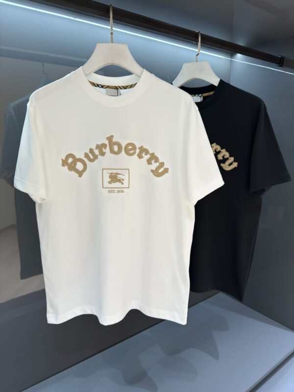 [버버리] 나이트 스탬프 코튼 티셔츠 (2 COLORS)