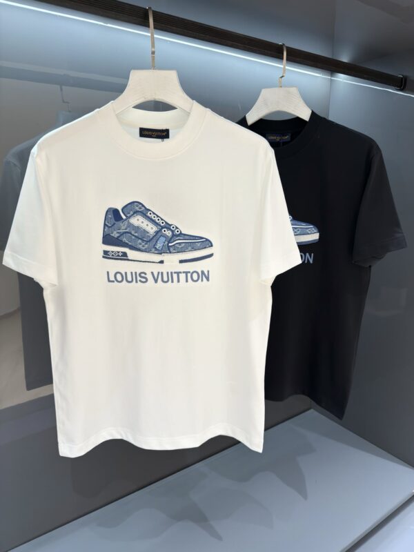 [루이비통] LV 트레이너 그래픽 티셔츠 (2 COLORS)