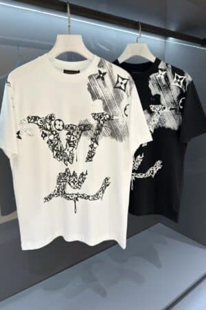 [루이비통] 대각선 모노그램 & 로고 티셔츠 (2 COLORS)