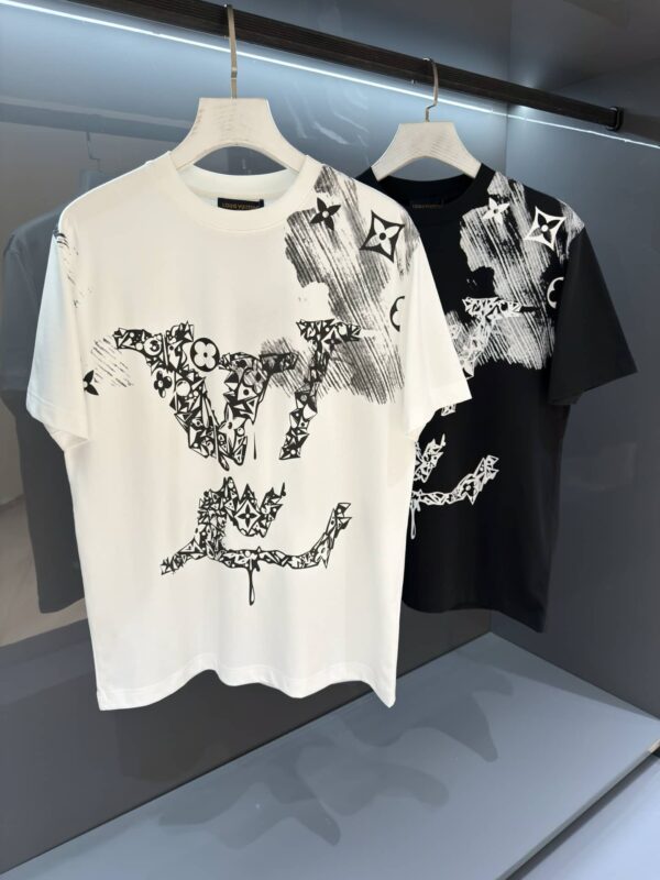 [루이비통] 대각선 모노그램 & 로고 티셔츠 (2 COLORS)