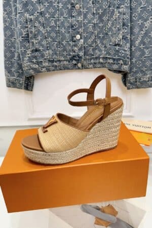[루이비통] 런웨이 컬렉션 플랫폼 샌들