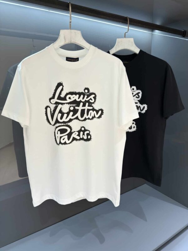 [루이비통] 그래피티 로고 반팔 티셔츠 (2 COLORS)