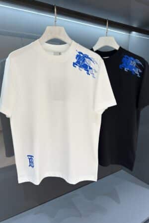 [버버리] EKD 자수 로고 코튼 반팔 티셔츠 (2 COLORS)