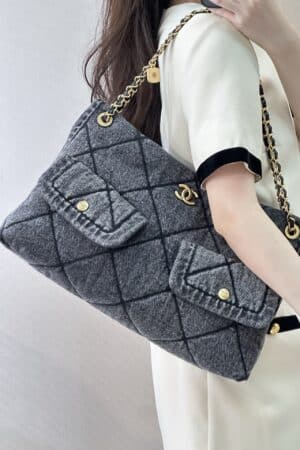 [샤넬] 25K 시즌 신상 블랙 데님 호보백 AS5740 (2 COLOR)