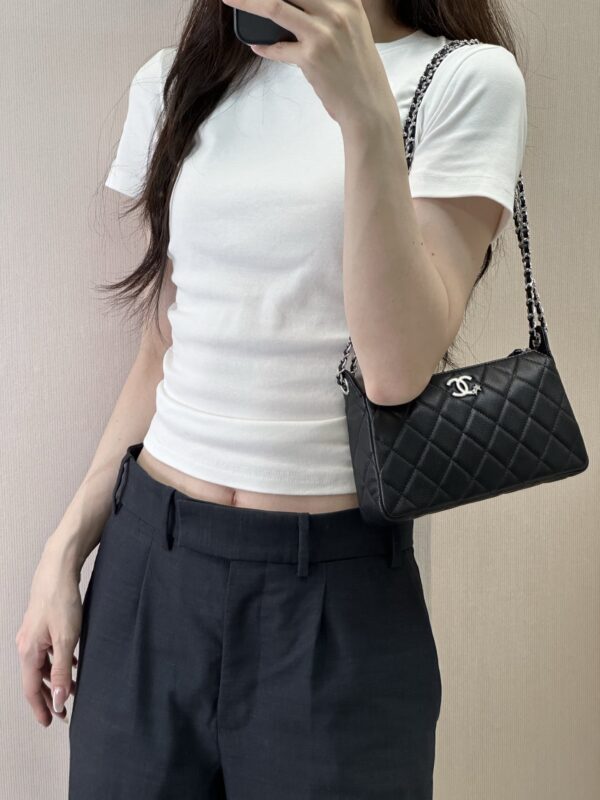 [샤넬] 25B 시즌 신상 스타 로고 호보백 AS4855