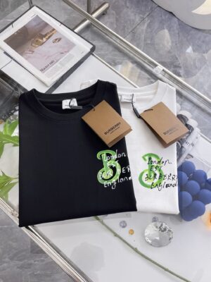 [버버리] 드로운 아트워크 코튼 티셔츠 (2 COLORS)