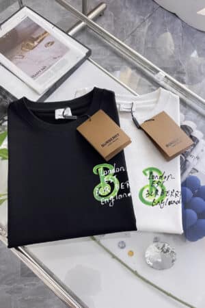 [버버리] 드로운 아트워크 코튼 티셔츠 (2 COLORS)