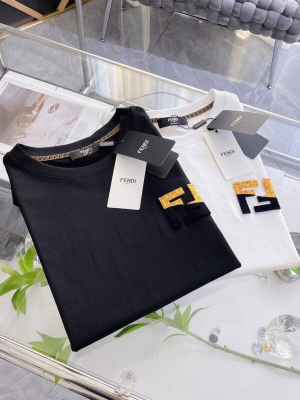 [펜디] FF 로고 패치 티셔츠 (2 COLORS)