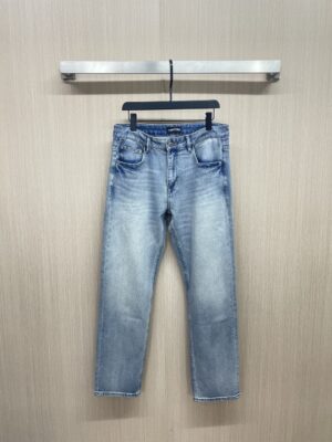 [톰포드] 스트레이트 핏 블리치드 데님 진