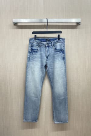 [톰포드] 스트레이트 핏 블리치드 데님 진