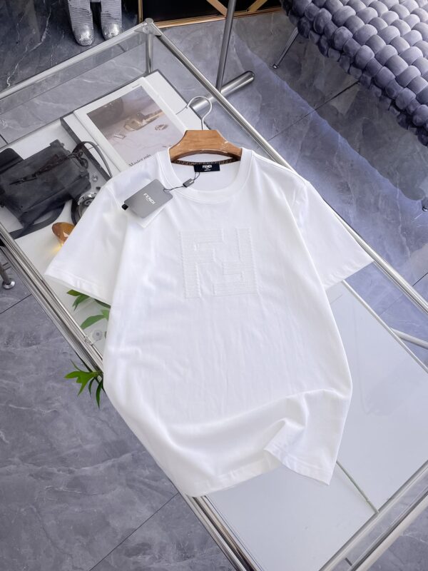 [펜디] 블랙 코튼 FF 자수 로고 티셔츠 (2 COLORS)