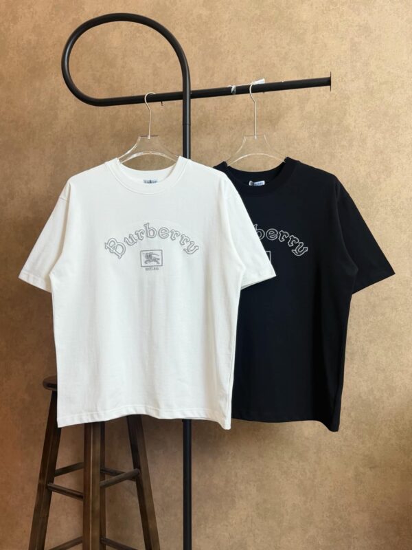 [버버리] 에퀘스트리안 나이트 로고 티셔츠 ( 2COLORS)