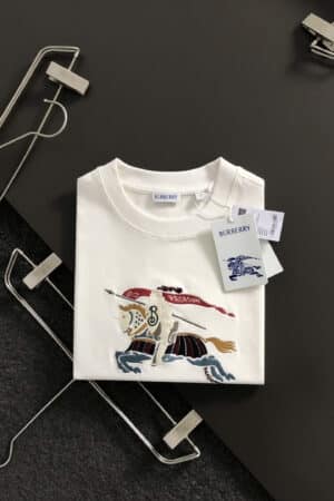 [버버리] EKD 로고 코튼 티셔츠