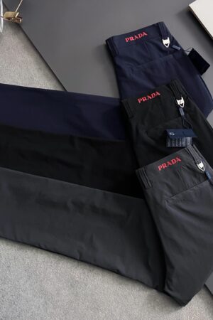 [프라다] 로고 자수 슬림핏 코튼 블렌드 트라우저 (3 COLORS)