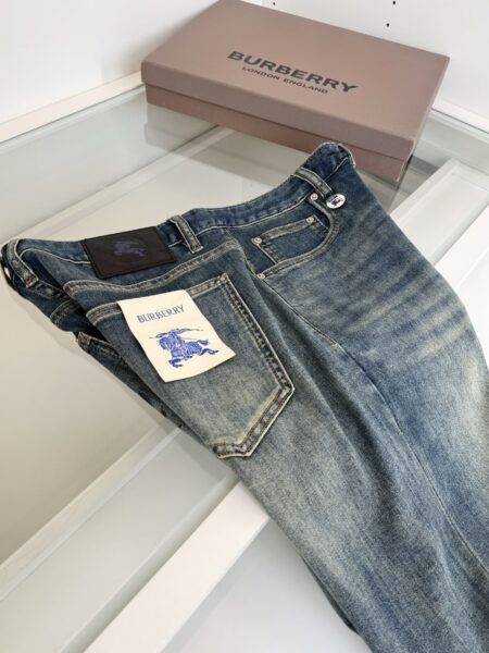 [버버리] 에퀘스트리안 나이트 디자인 진