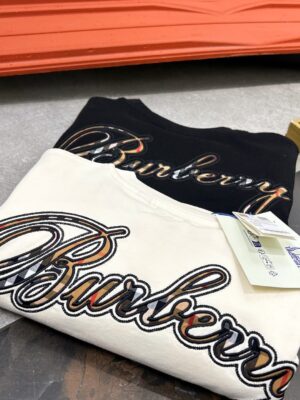[버버리] 아플리케 로고 코튼 티셔츠 (2 COLORS)