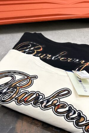 [버버리] 아플리케 로고 코튼 티셔츠 (2 COLORS)