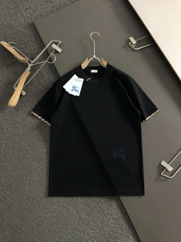 [버버리] EKD 나이트 자수 티셔츠