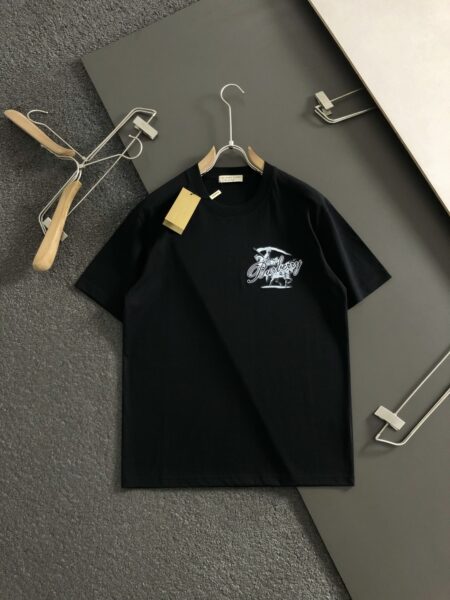 [버버리] 에퀘스트리안 나이트 디자인 자수 티셔츠