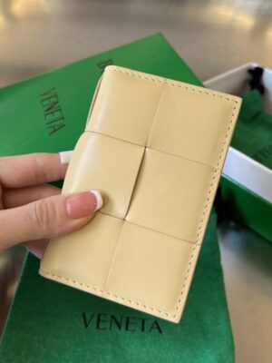 [보테가베네타] 카세트 플랩 카드 케이스 748053 (2 COLORS)