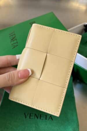 [보테가베네타] 카세트 플랩 카드 케이스 748053 (2 COLORS)