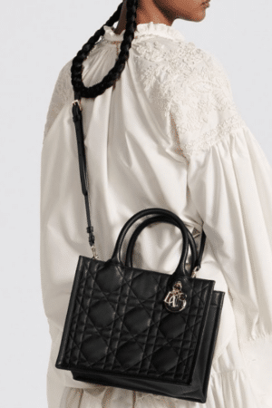 [디올] 스몰 스트랩 북 토트백 블랙 M1325OWHP