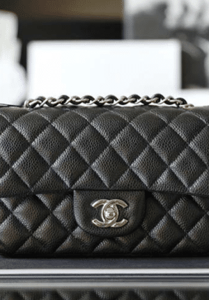 [샤넬] 뉴미니 클래식 플랩백 캐비어 카프스킨 은장 A69900