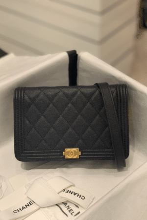 [샤넬] 보이 woc 캐비어 골드 메탈 AP1117