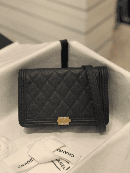 [샤넬] 보이 woc 캐비어 골드 메탈 AP1117