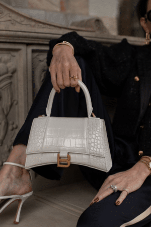 [발렌시아가] 아워글래스 XS 크로커다일 엠보싱 핸드백 화이트 은장/금장 5928331LR6Y9016