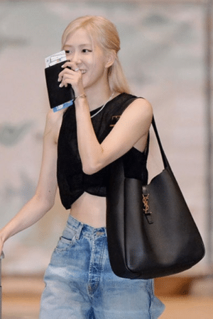 [생로랑] 그레인 가죽 소재의 le 5 à 7 소프트 라지백 753837AAAUQ1000