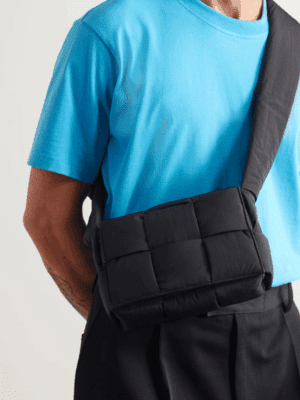 [보테가베네타] 스몰 패디드 테크 카세트 숄더백 755182VBO818803