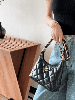 [샤넬] 스몰 호보백 블랙 램스킨 AS4922