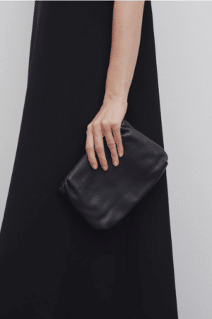 [더 로우] 부어스 클러치 백 레더 토프